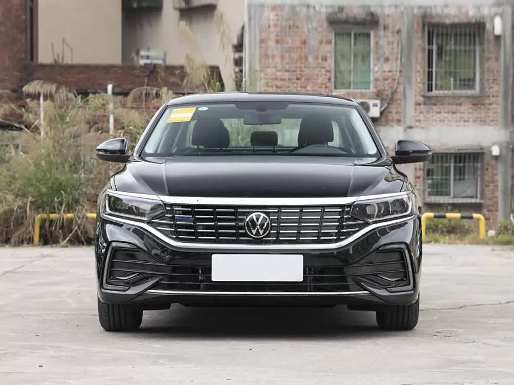 VW Passat 430PHEV 2025