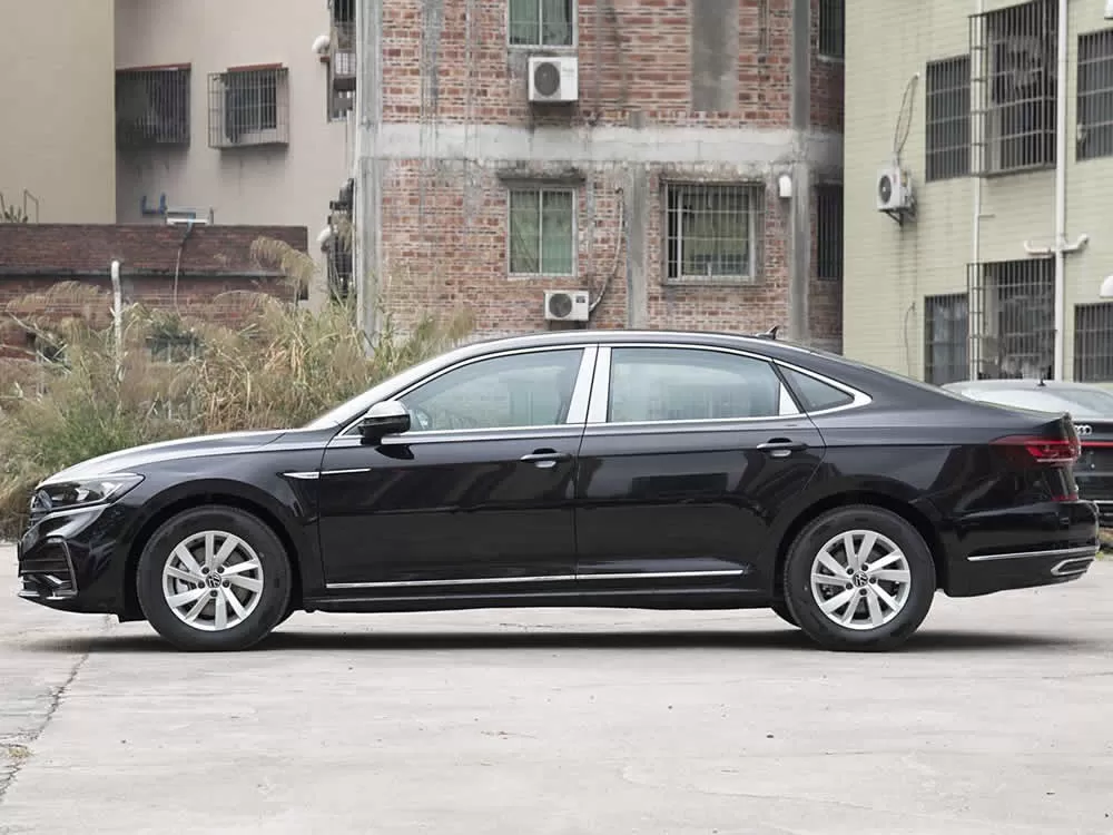 VW Passat 430PHEV 2025
