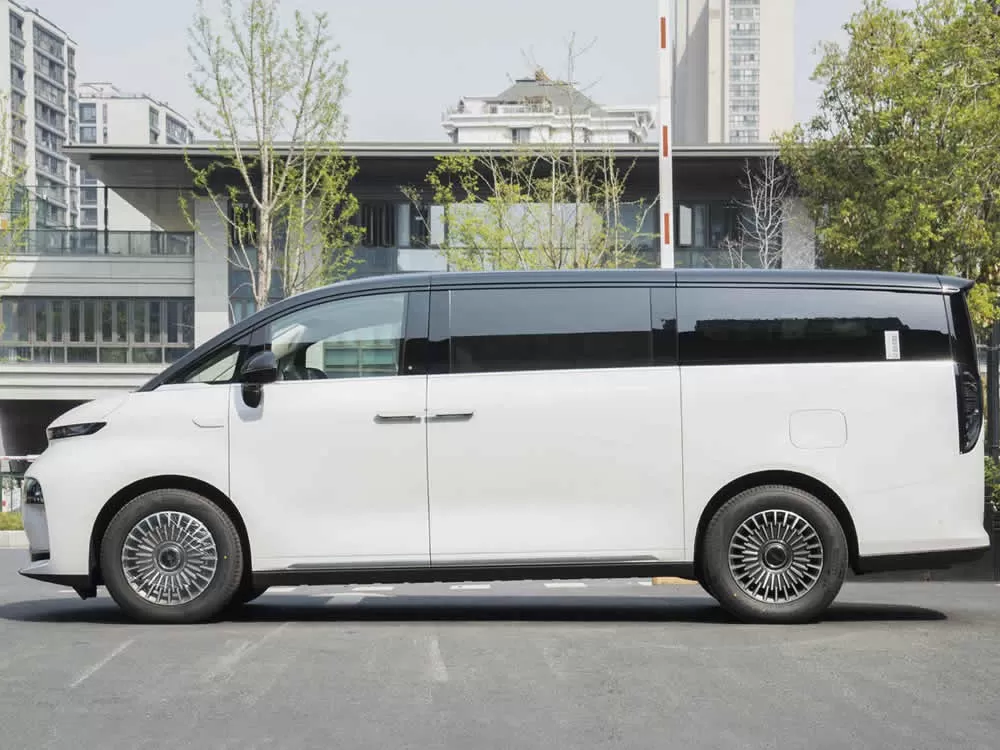 Geely LEVC Yizhen L380 2025