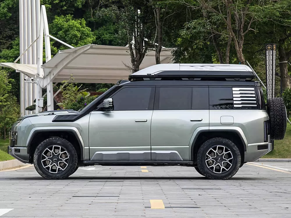 BYD Yangwang U8 2024
