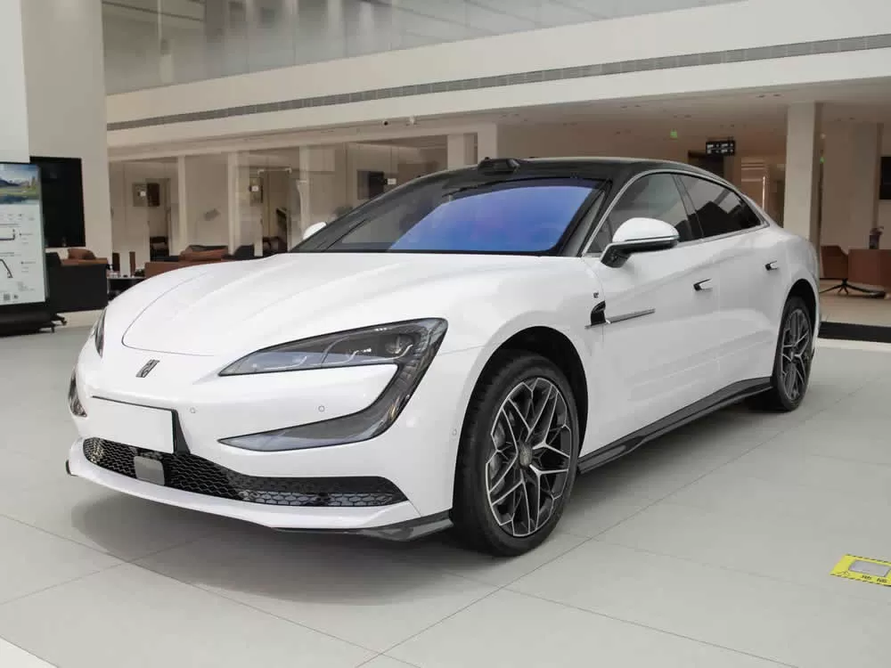 BYD Yangwang U7 EV PHEV 2025