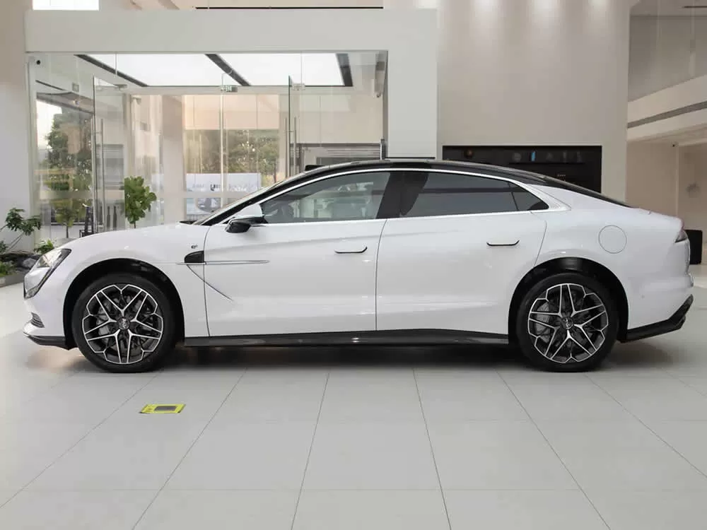BYD Yangwang U7 EV PHEV 2025