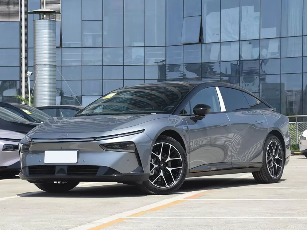 Xpeng P7 + EV ماكس 2025