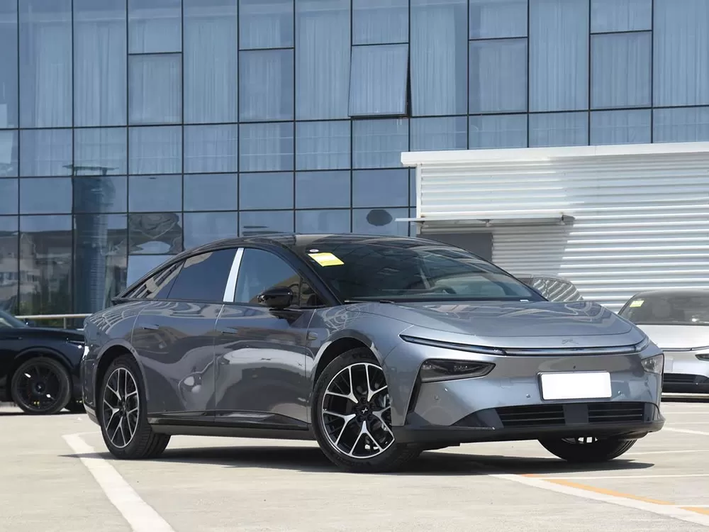 Xpeng P7 + EV ماكس 2025
