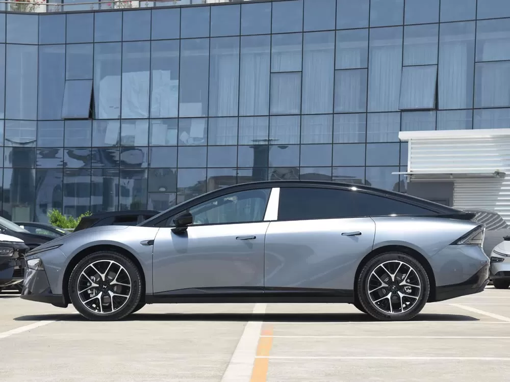 Xpeng P7 + EV ماكس 2025