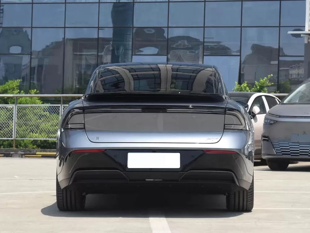 Xpeng P7 + EV ماكس 2025