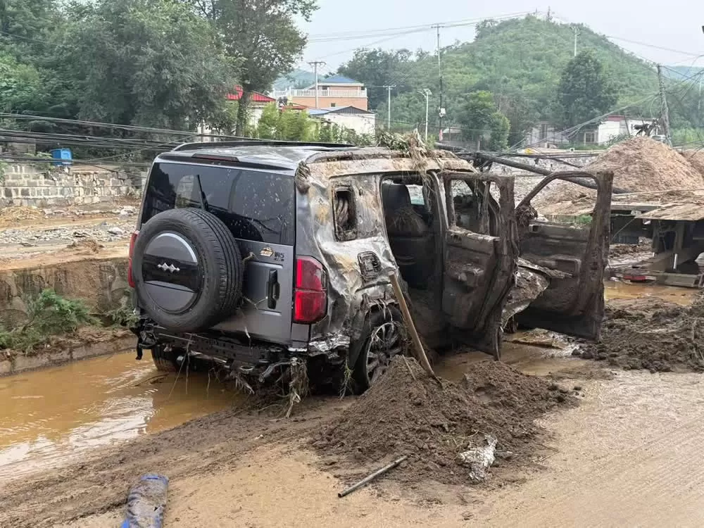 El coche Fórmula Leopard Titan 5 tras el rescate