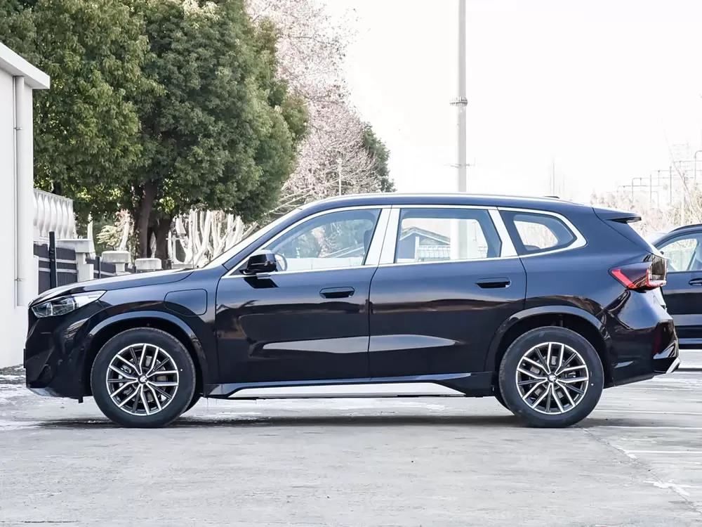 بي ام دبليو آي إكس 1 2026