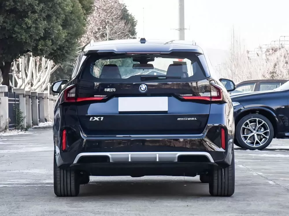 بي ام دبليو آي إكس 1 2026