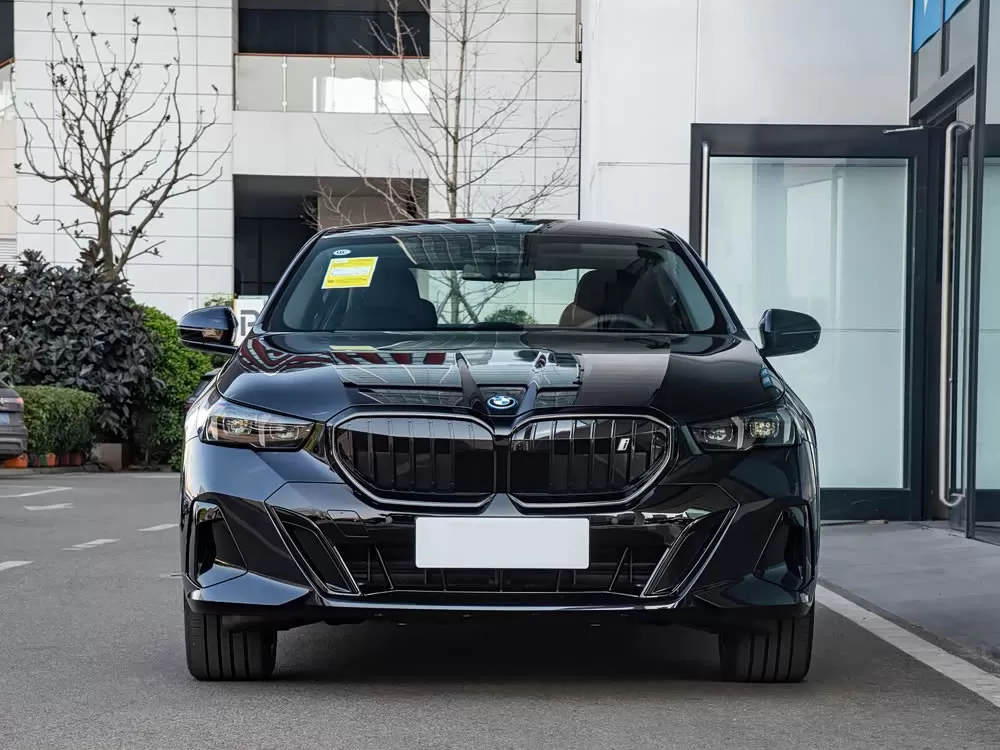 بي ام دبليو آي 5 2026