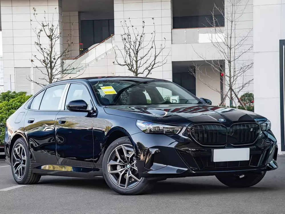 بي ام دبليو آي 5 2026