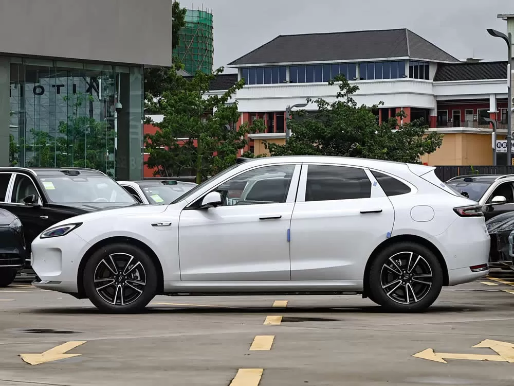 AITO M5 REEV/EV 2025