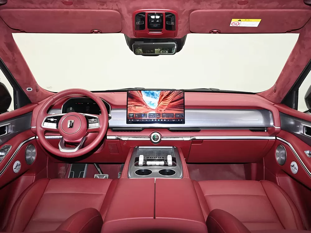 2026 Tank 700 Hi4-T / Hi4-Z