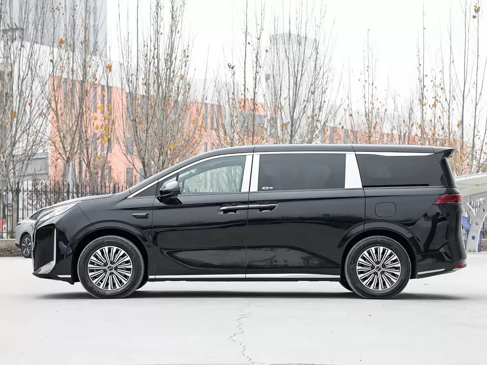 بي واي دي M9 2025