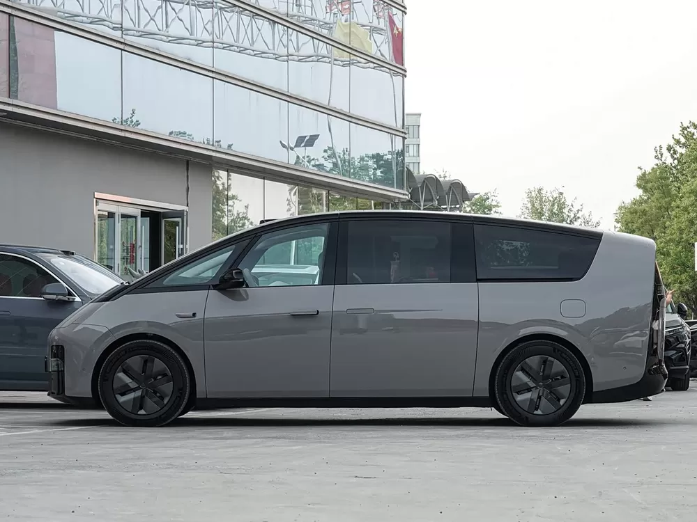 LiXiang MEGA Ultra Inicio 2025