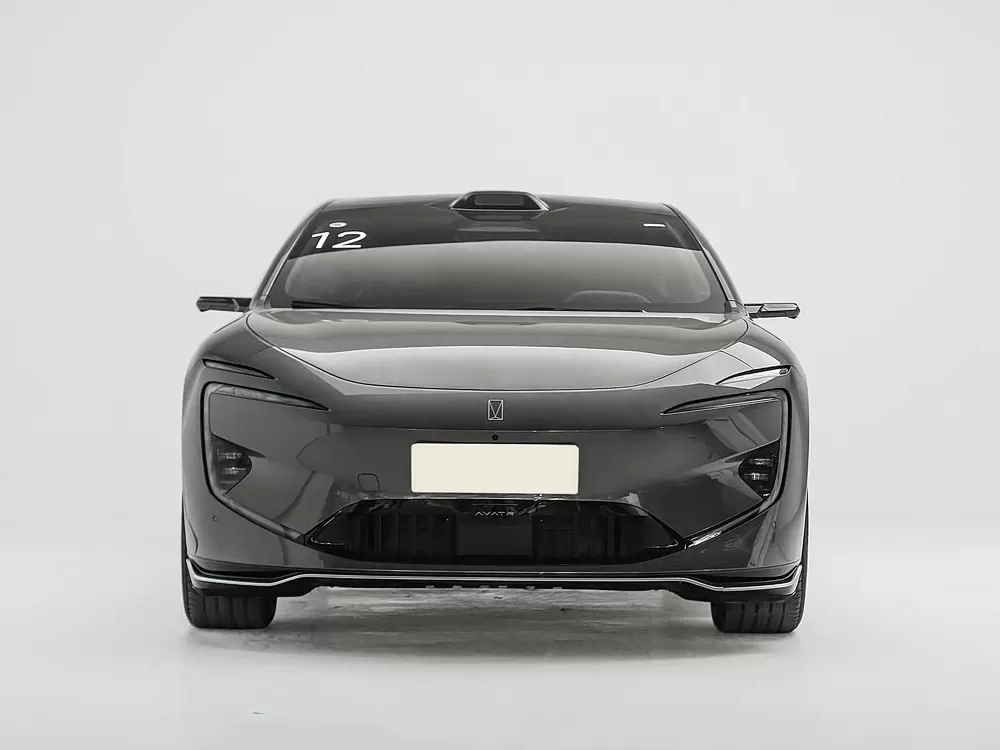 إصدار المحرك المزدوج AVATR 12 لعام 2026