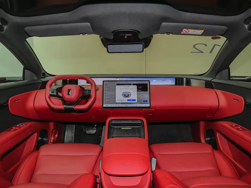 إصدار المحرك المزدوج AVATR 12 لعام 2026