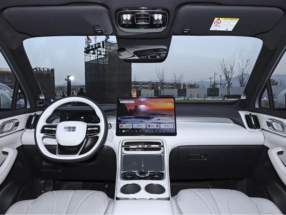 SUV GEELY Galaxy M7 2026