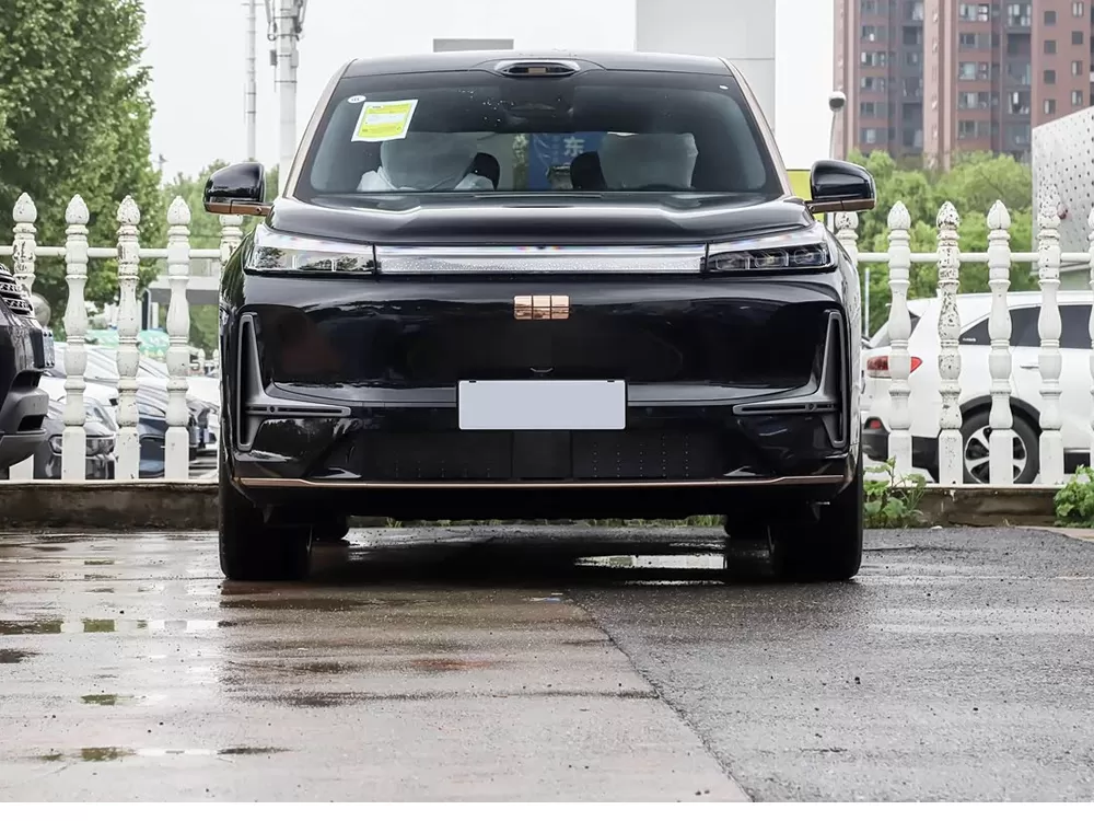 SUV GEELY Galaxy M9 Black Gold Smart Edition 2026