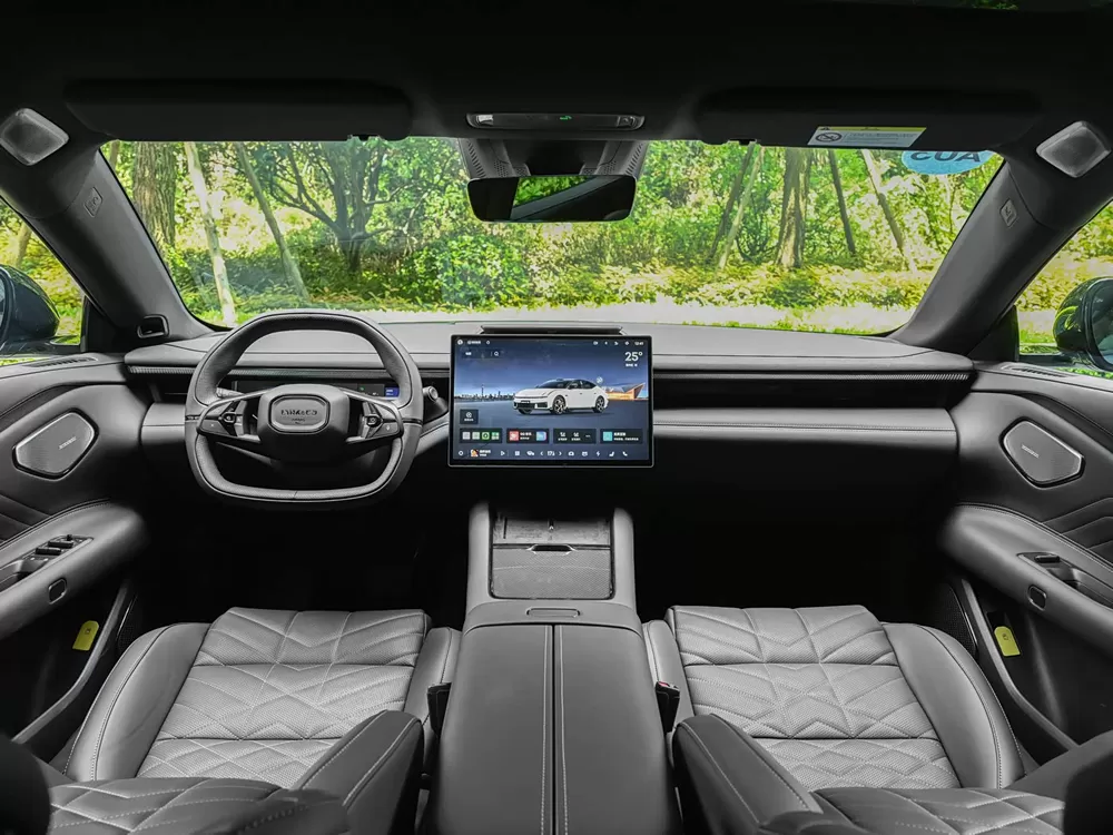 2026 LYNK & CO 10