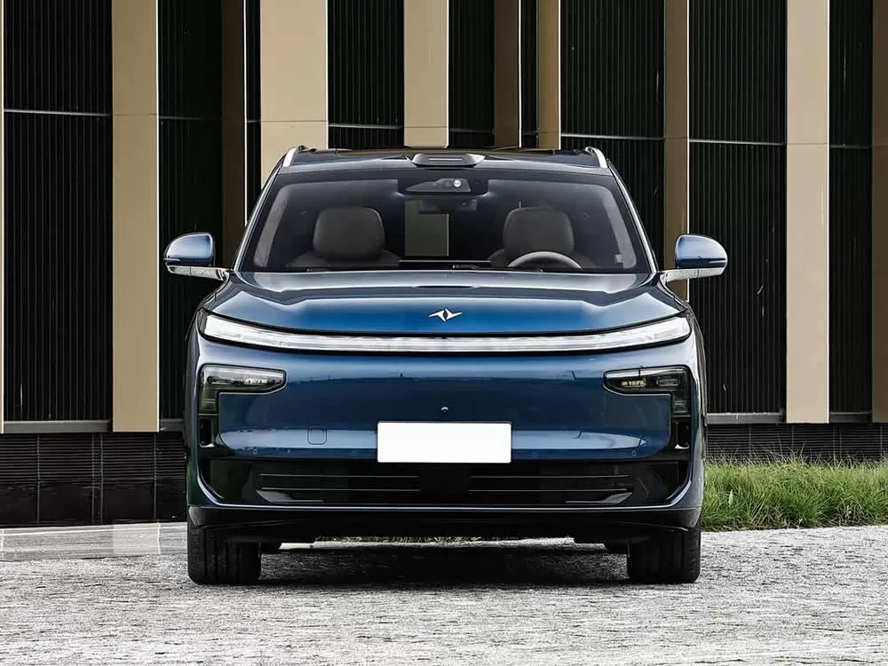 SUV grande de seis plazas Dongfeng Yipai M8 Dual-Power