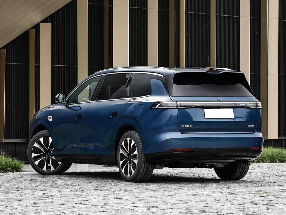 SUV grande de seis plazas Dongfeng Yipai M8 Dual-Power